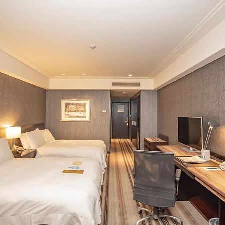 Tayih Landis Hotel Tainan Exterior photo Deluxe Room