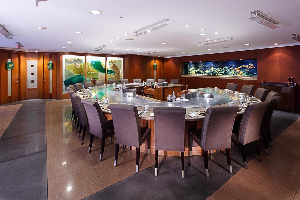Tayih Landis Hotel Tainan Exterior photo The boardroom of the Hong Kong Club