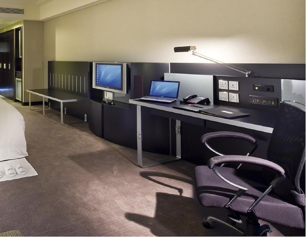 Tayih Landis Hotel Tainan Room photo The control room