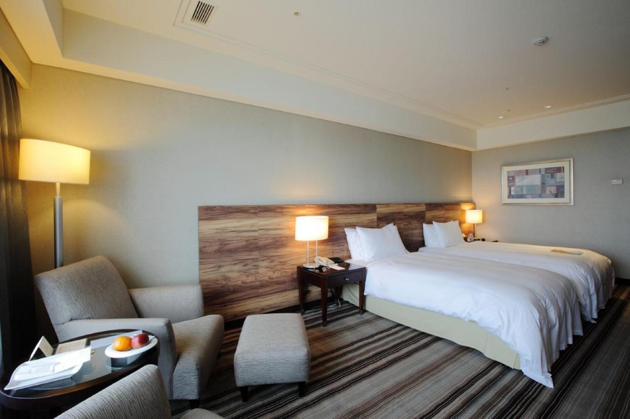 Tayih Landis Hotel Tainan Exterior photo Deluxe Room