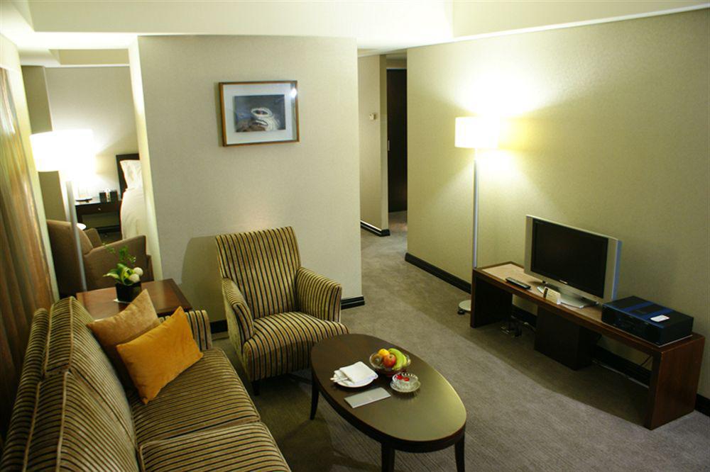 Tayih Landis Hotel Tainan Exterior photo A suite at the hotel